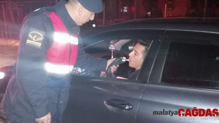 Mersin'de jandarma ekipleri sabaha kadar görev yaptı