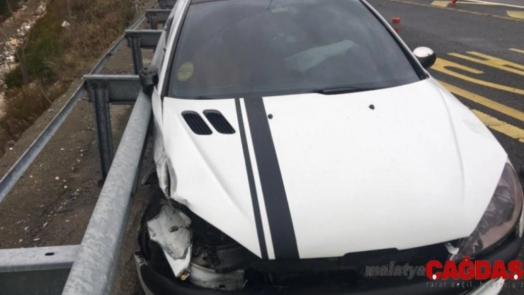 Mersin'de otomobil bariyere çarptı: 1 ölü, 1 yaralı