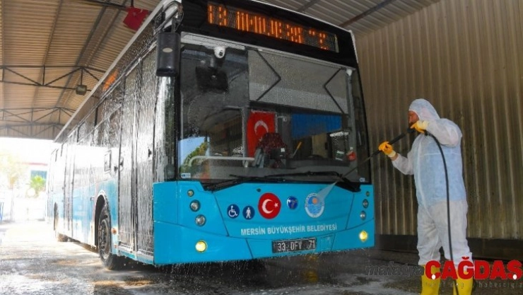 Mersin'deki belediye otobüslerinde bayram temizliği