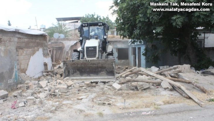 Metruk evler huzur ve güven için yıkılıyor