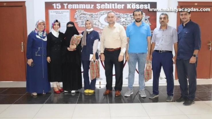 Mevlid-i Nebi Bilgi yarışmasında dereceye girenler ödüllendirildi