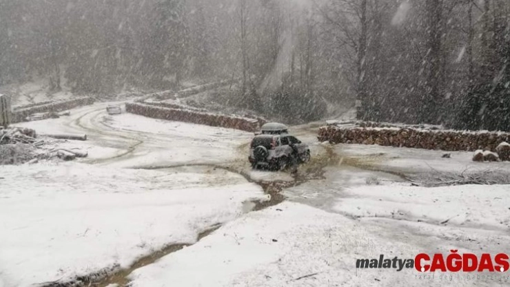 Mevsimin ilk karı Gümeli'ye yağdı