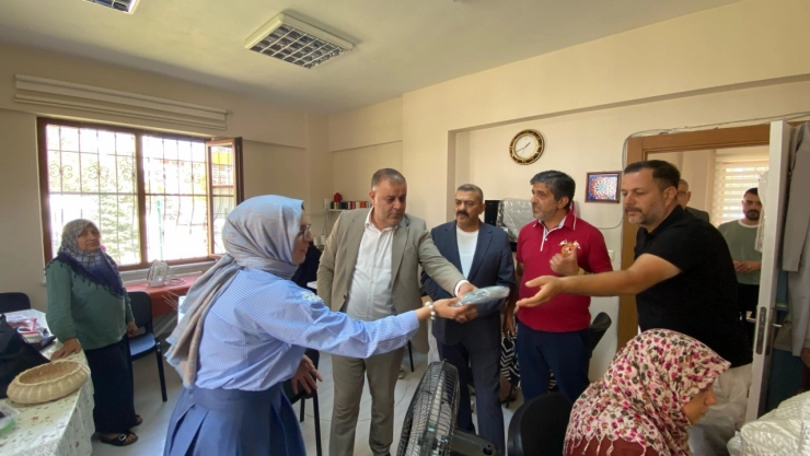 MHP'den Zafer Mahallesi'ndeki Kadın Kursuna Destek Ziyareti