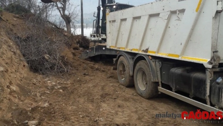 Mihalgazi'de tarla yolları genişletildi
