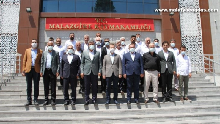 Milletvekili Şimşek, Malazgirt'te halkın kurban bayramını kutladı