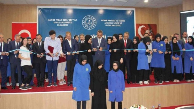 Milli Eğitim Bakanı Özer, son 20 yıldaki okullaşma oranına dikkat çekti