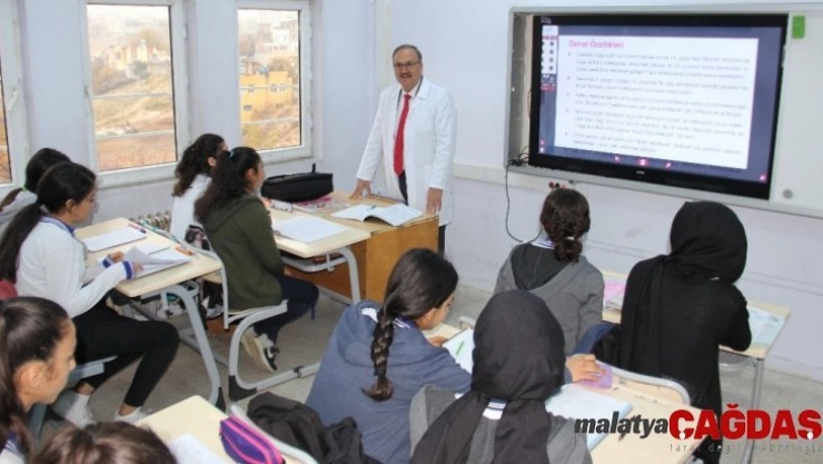 Milli Eğitim Müdürü Alagöz öğretmenliğe geri döndü