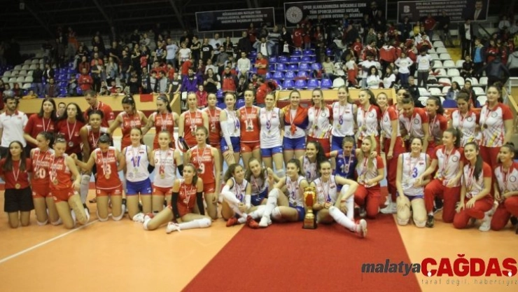 Milliler, 17 Yaş Altı Kızlar Avrupa Şampiyonası'nı gümüş madalya ile tamamladı