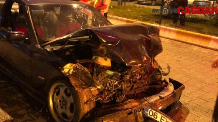 Minibüs ile otomobil çarpıştı: 5 yaralı