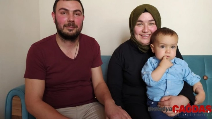 Minik İsa'nın kolundaki yanık, elini kullanamaz hale getirdi