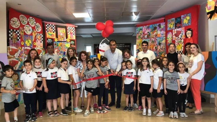 Minik ressamların büyük sergisi