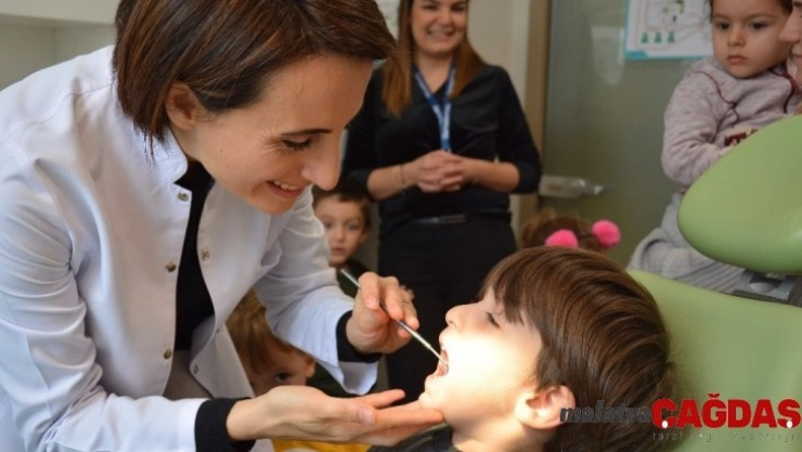 Miniklere ağız ve diş bakımı anlatıldı