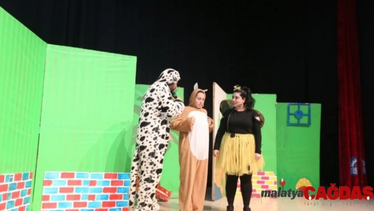 Miniklerin tiyatro keyfi