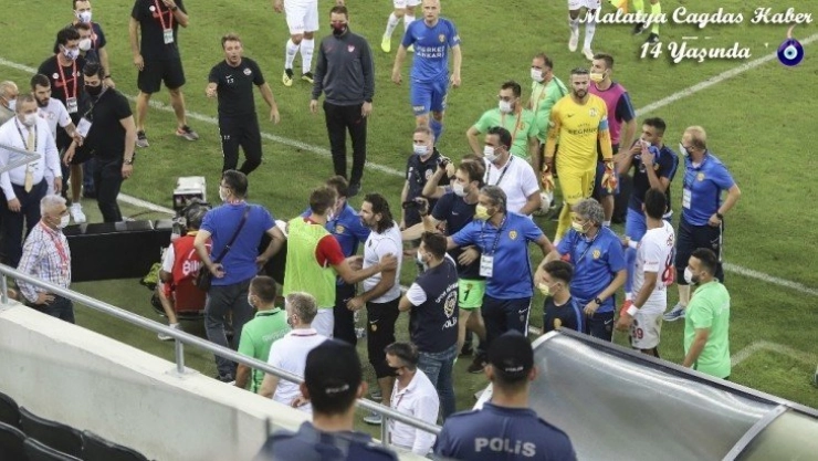 Antalyaspor maçında gergin anlar