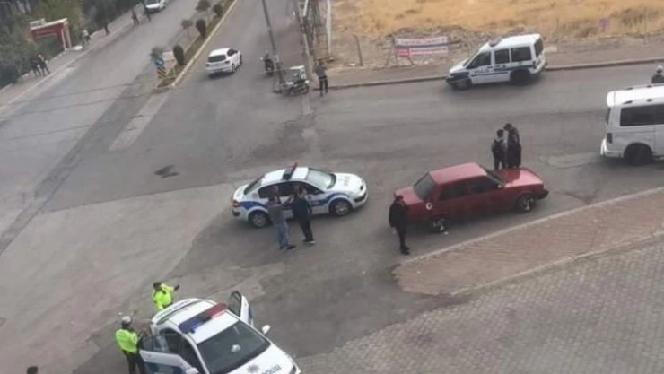 Motosiklet ile otomobil çarpıştı: 1 yaralı