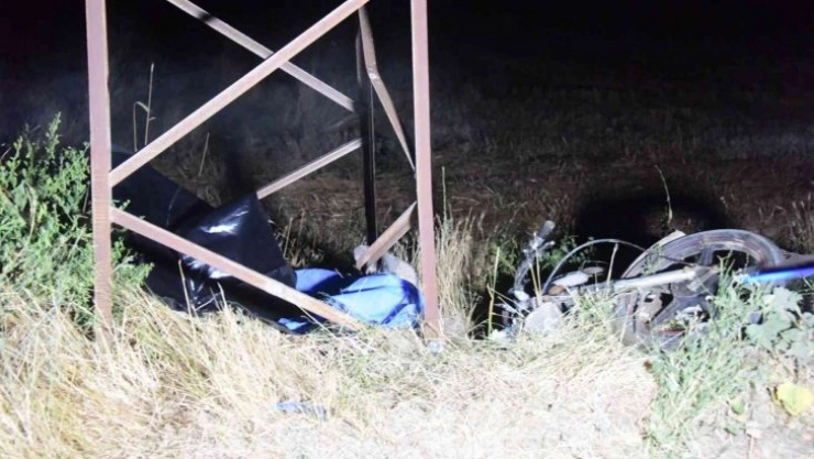 Motosikletiyle gerilim hattının direğine çarpan Semih, hayatını kaybetti