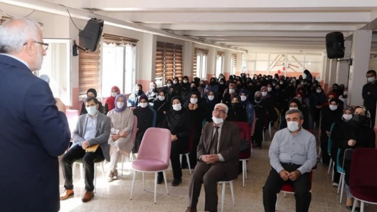 Müftü Akkuş öğrencilerle bir araya geldi