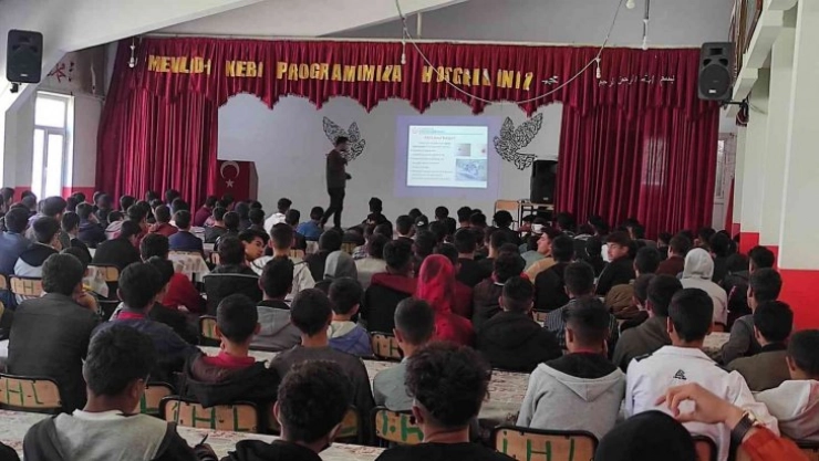 Muradiye'de lise öğrencilerine KKKA eğitimi verildi