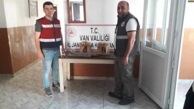 Muradiye ilçesinde kaçak avlanmış 2 keklik ele geçirlidi