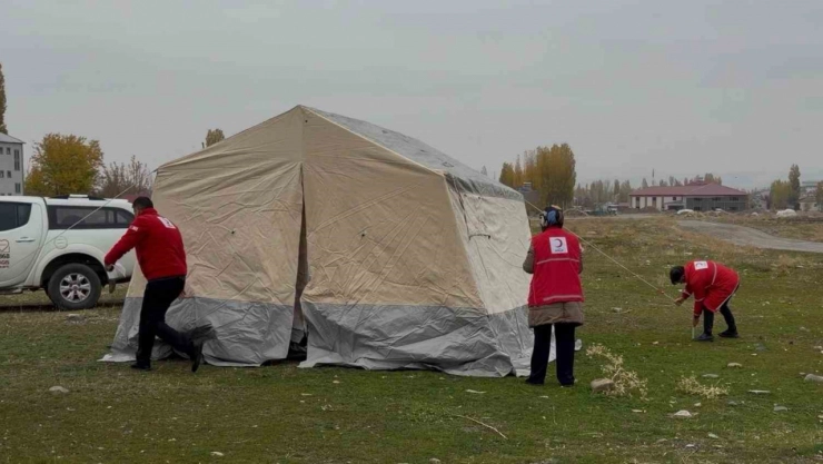 Muş'ta Kızılay ekiplerinden afet yönetimi için saha tatbikatı