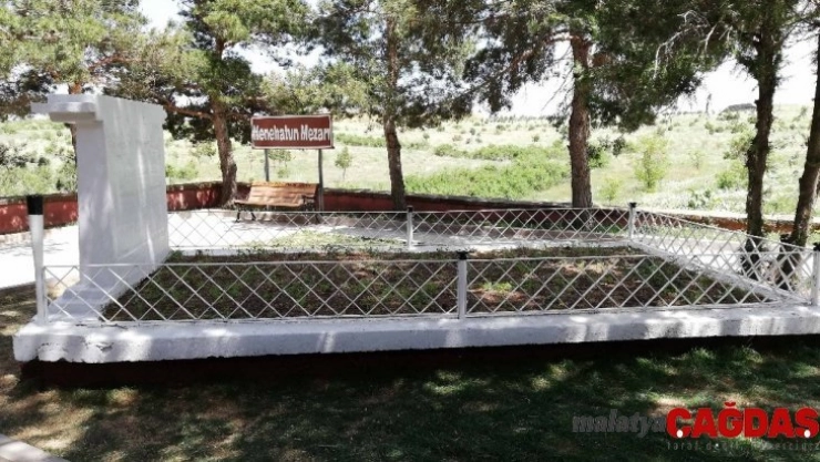 Nene Hatun'un mezarını yeniledi