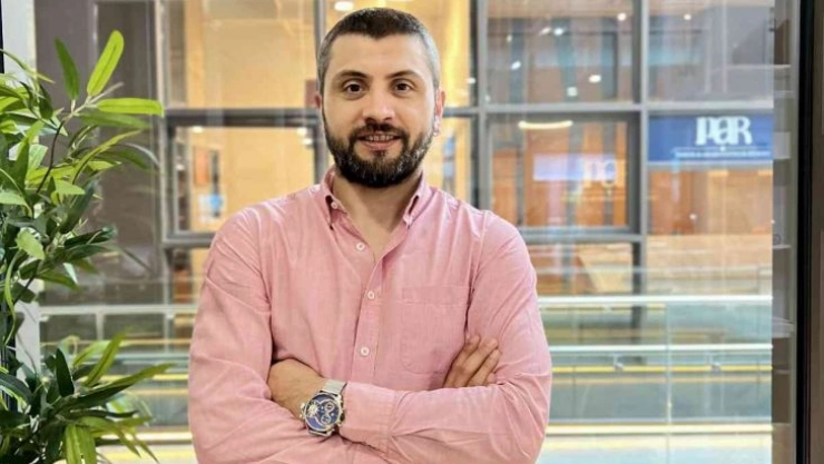 Nihat Tüney`den saç ektirecek kişilere önemli uyarı 'Saç çizgisi çok önemli'