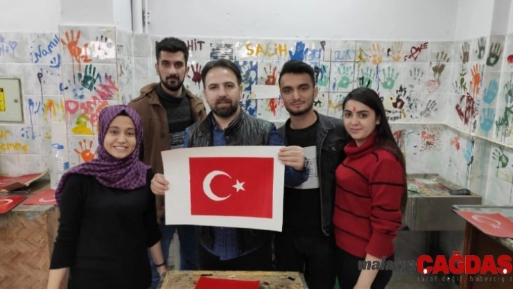 Öğrenciler bayrak yaptılar