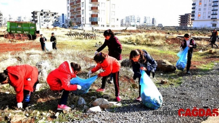 Öğrenciler daha temiz bir şehir için kolları sıvadı