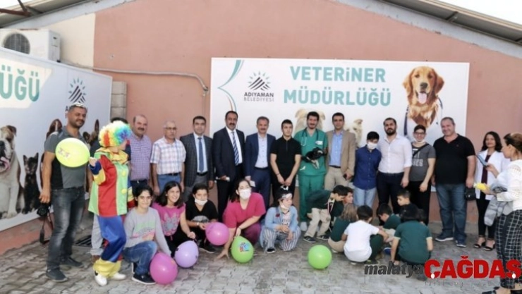 Öğrenciler hayvanları besledi