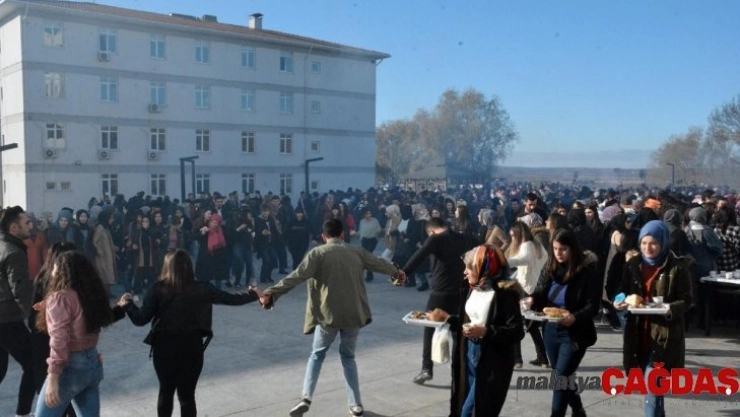 Öğrenciler ton hamsi tüketti