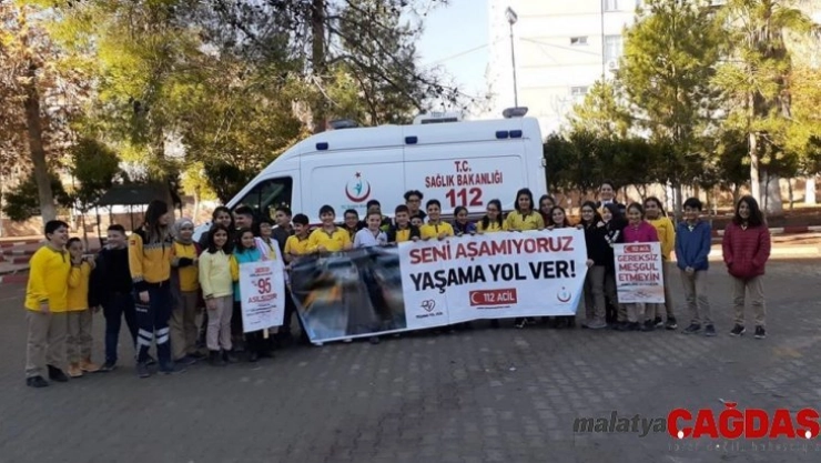 Öğrencilere 'Yaşama Yol Ver' eğitimi verildi