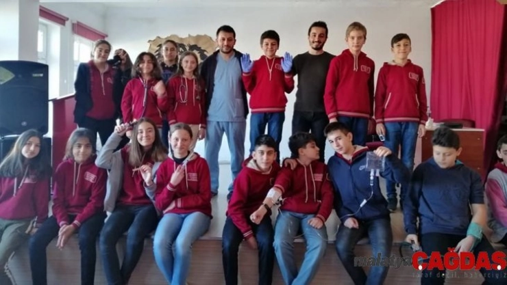 Öğrencilere doktorluk mesleği anlatıldı