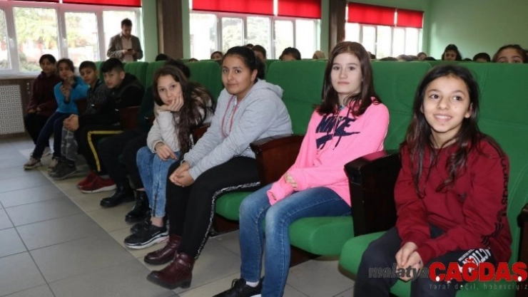 Öğrencilere havacılık meslekleri tanıtıldı