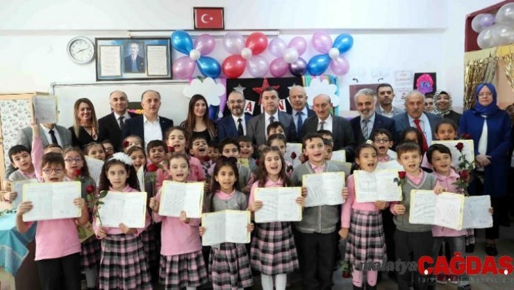 Öğrencilere karne, öğretmenlere gül