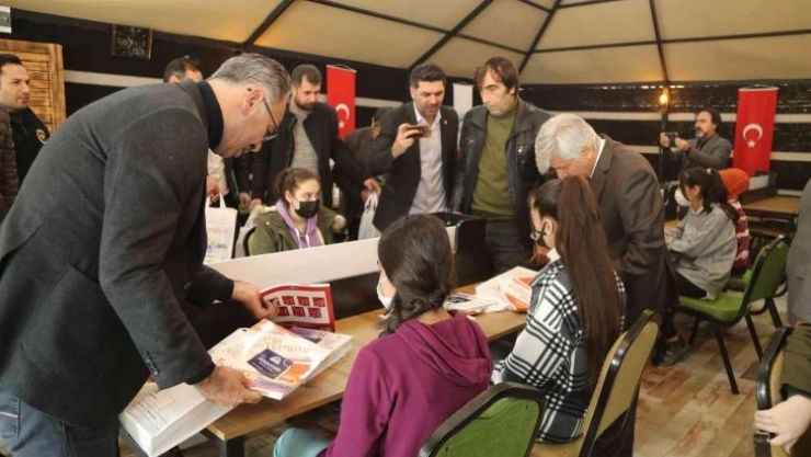 Öğrencilere ücretsiz eğitim seti