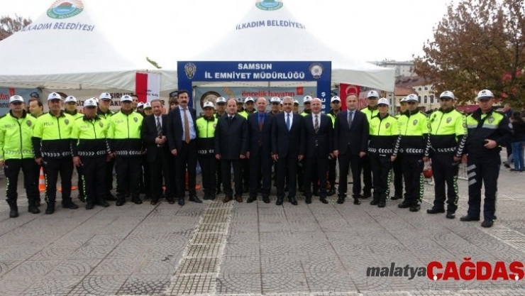 Öğrencilerin 'Mobil Trafik Eğitim Tırı' coşkusu