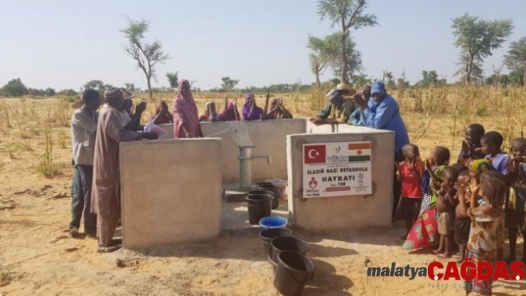Öğretmen ve öğrencilerden Nijer'e su kuyusu