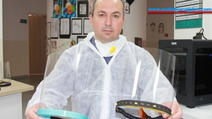 Öğretmenler, 10'da 1 fiyatına siper maske üretti