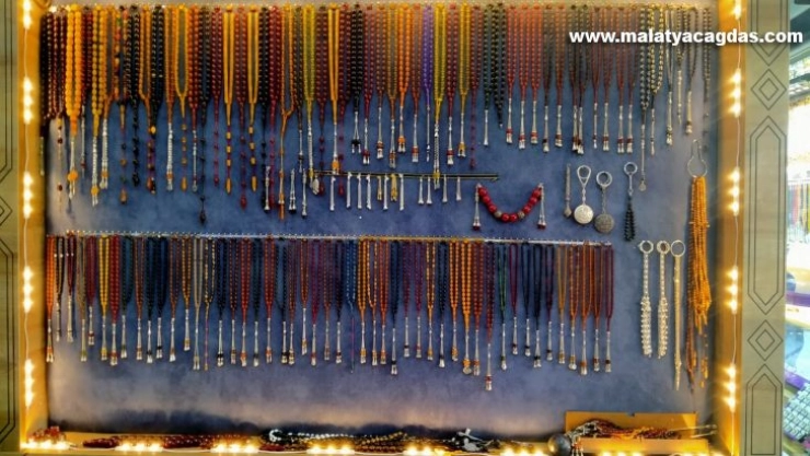 Oltu taşı bulunamayınca gençler kehribara yöneldi