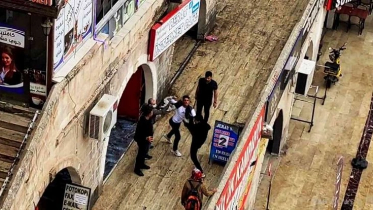 Önce sohbet sonra kavga ettiler