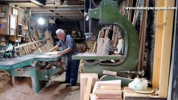 Orman yangınları kerestecileri vurdu