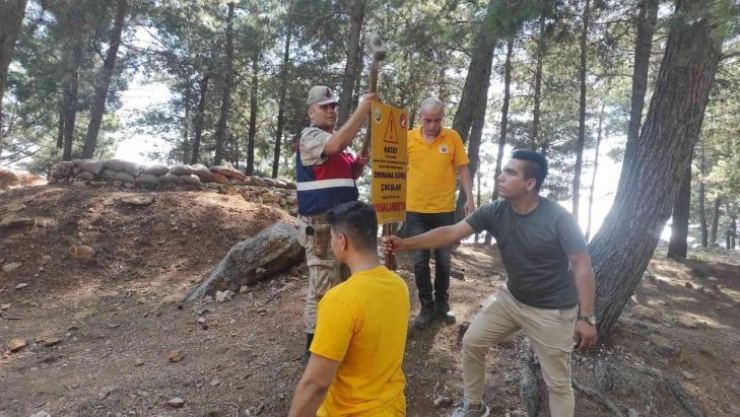 Orman yangınlarına karşı uyarı levhaları yerleştirildi