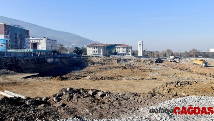 Osmangazi Meydanı'na ilk harç döküldü