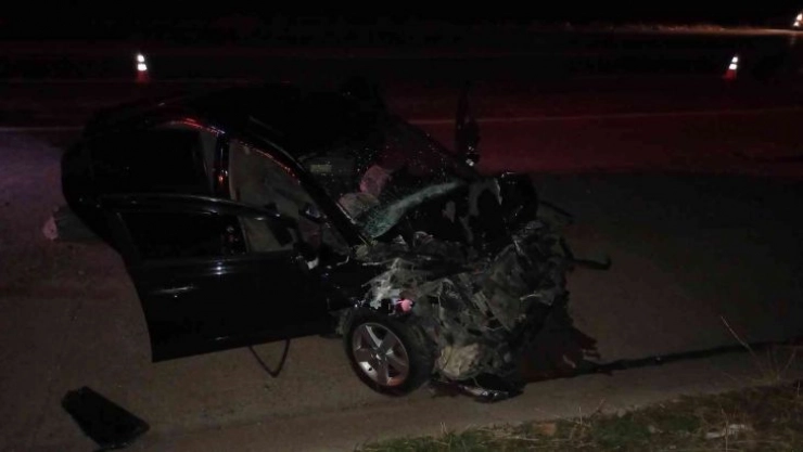 Otomobil ile iş makinası çarpıştı: 1 ölü