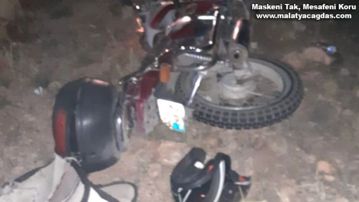 Otomobil ile motosiklet çarpıştı: 2 yaralı