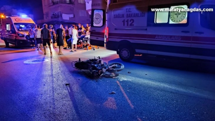 Otomobil ile motosiklet çarpıştı: 2 yaralı