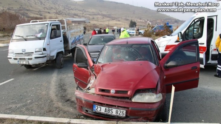 Otomobil ile pikap çarpıştı: 1 yaralı