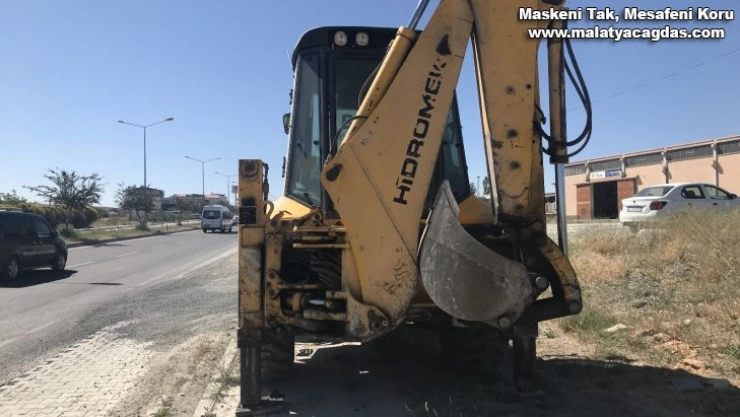 Otomobil kepçeye çaptı: 3 yaralı