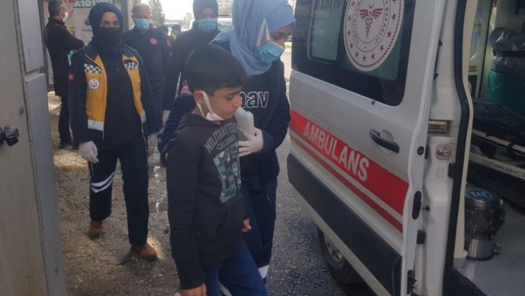 Otomobil küçük çocuğa çarptı: 1 yaralı