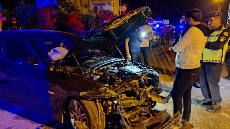 Otomobil park halindeki araca çarptı: 2 yaralı